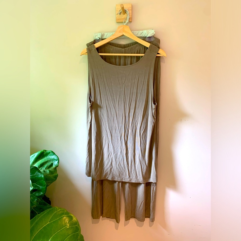 Chico’s Traveler two piece slinky knit set